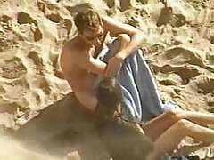 Video poeno casero de juegos de lesbianas adolescentes en sauna (Little Caprice)
