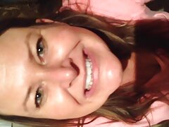 Dulce adolescente disfruta videos de trios caseros xxx de la auto-masturbación